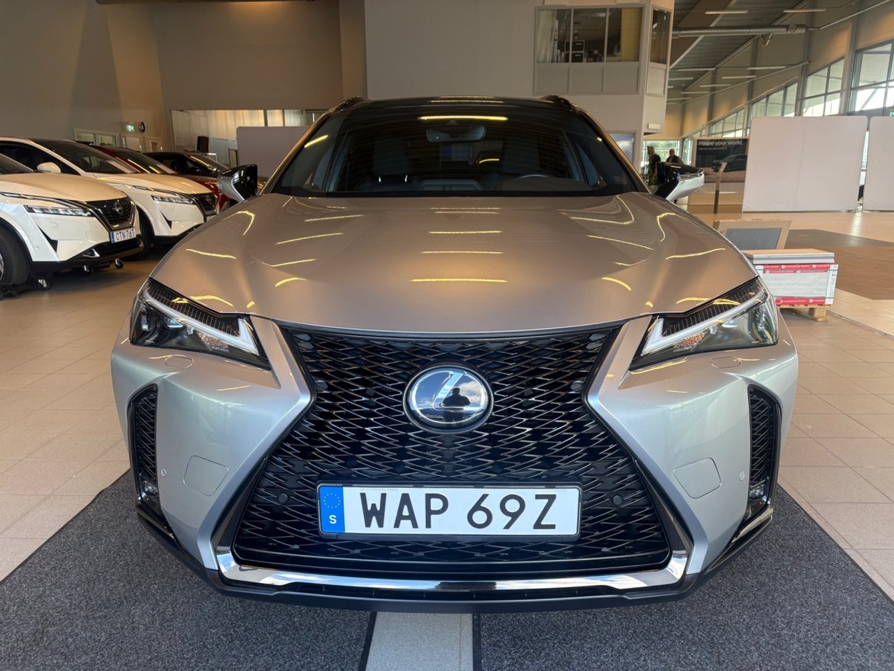 Lexus UX 250h CVT F Sport nyservad 2023, photo 2/10