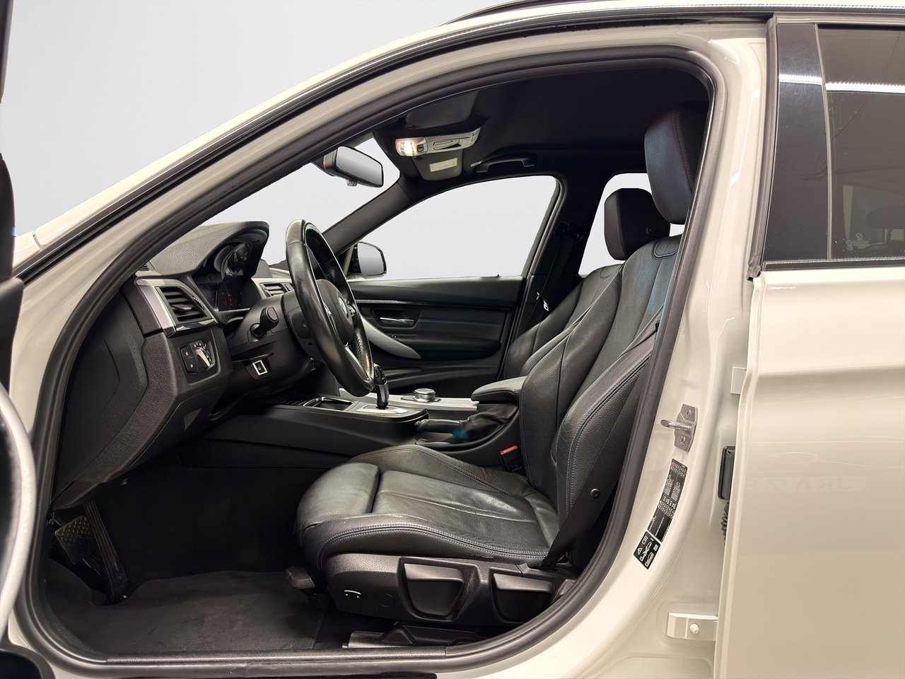 BMW 320 2019, bild 7/18