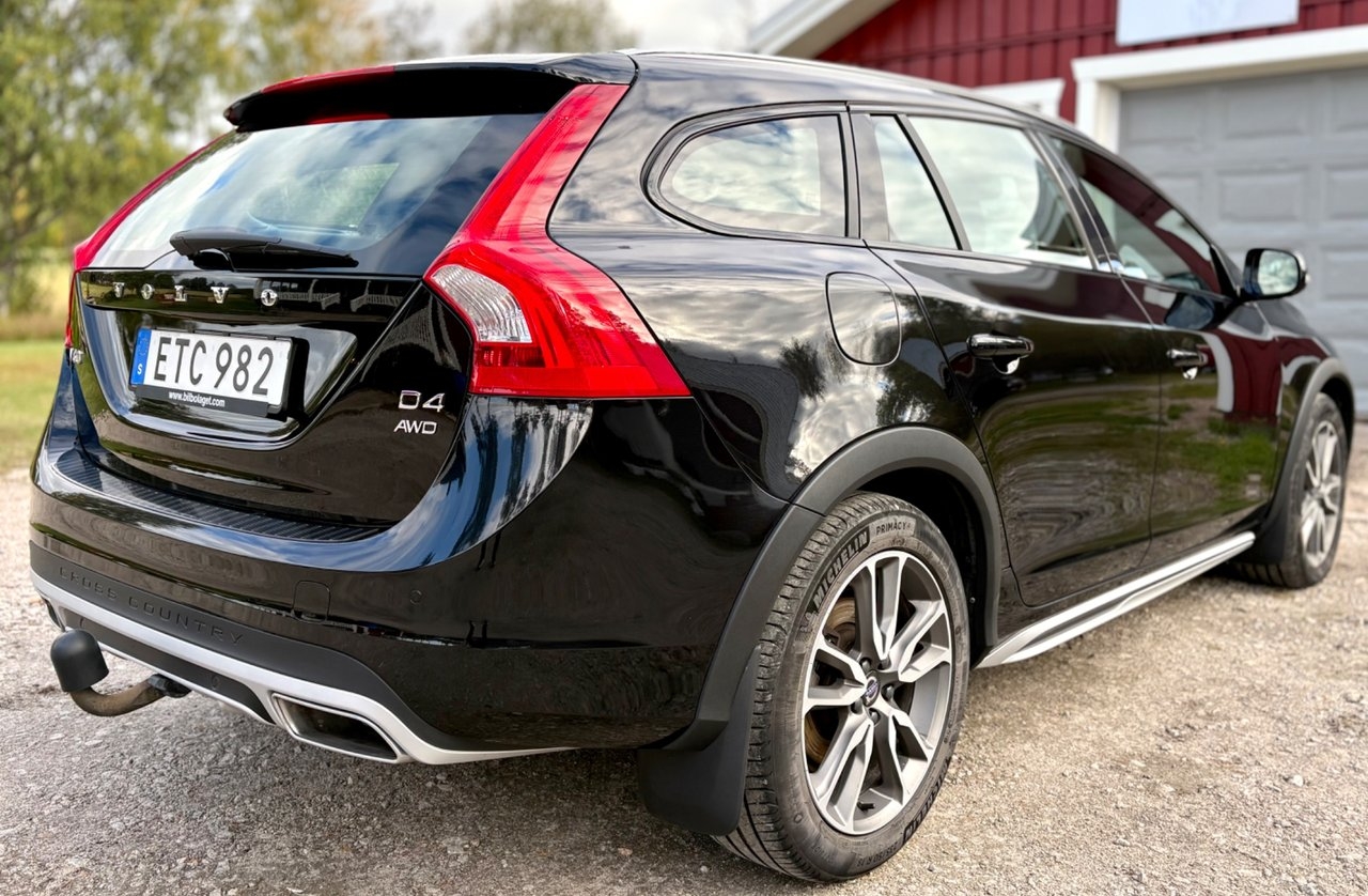 Volvo V60 Cross Country 2017, photo 7/10