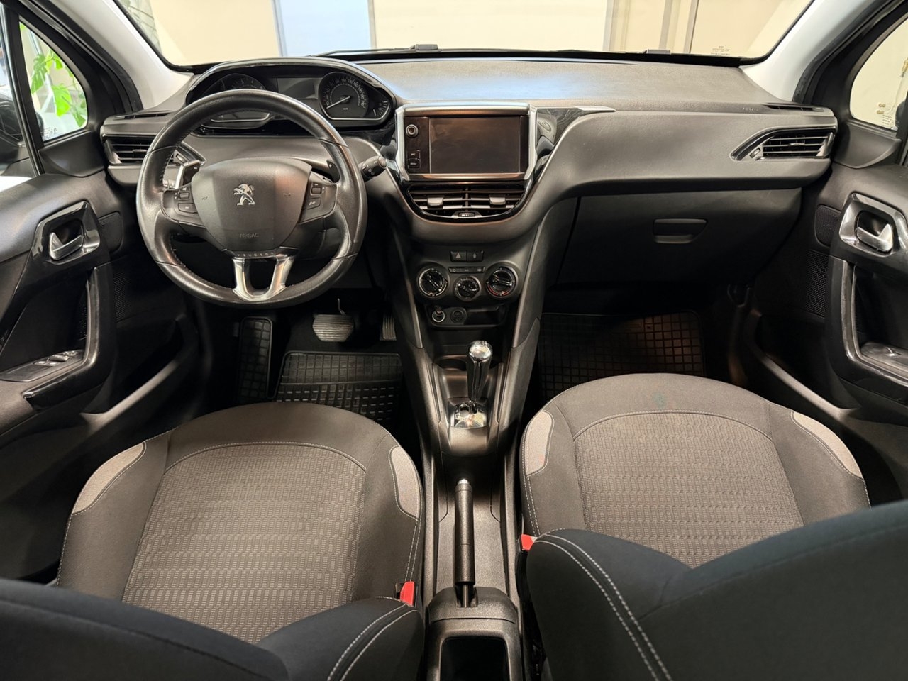 Peugeot 208 1.2 PureTech 82 Automat 2015, bild 7/10