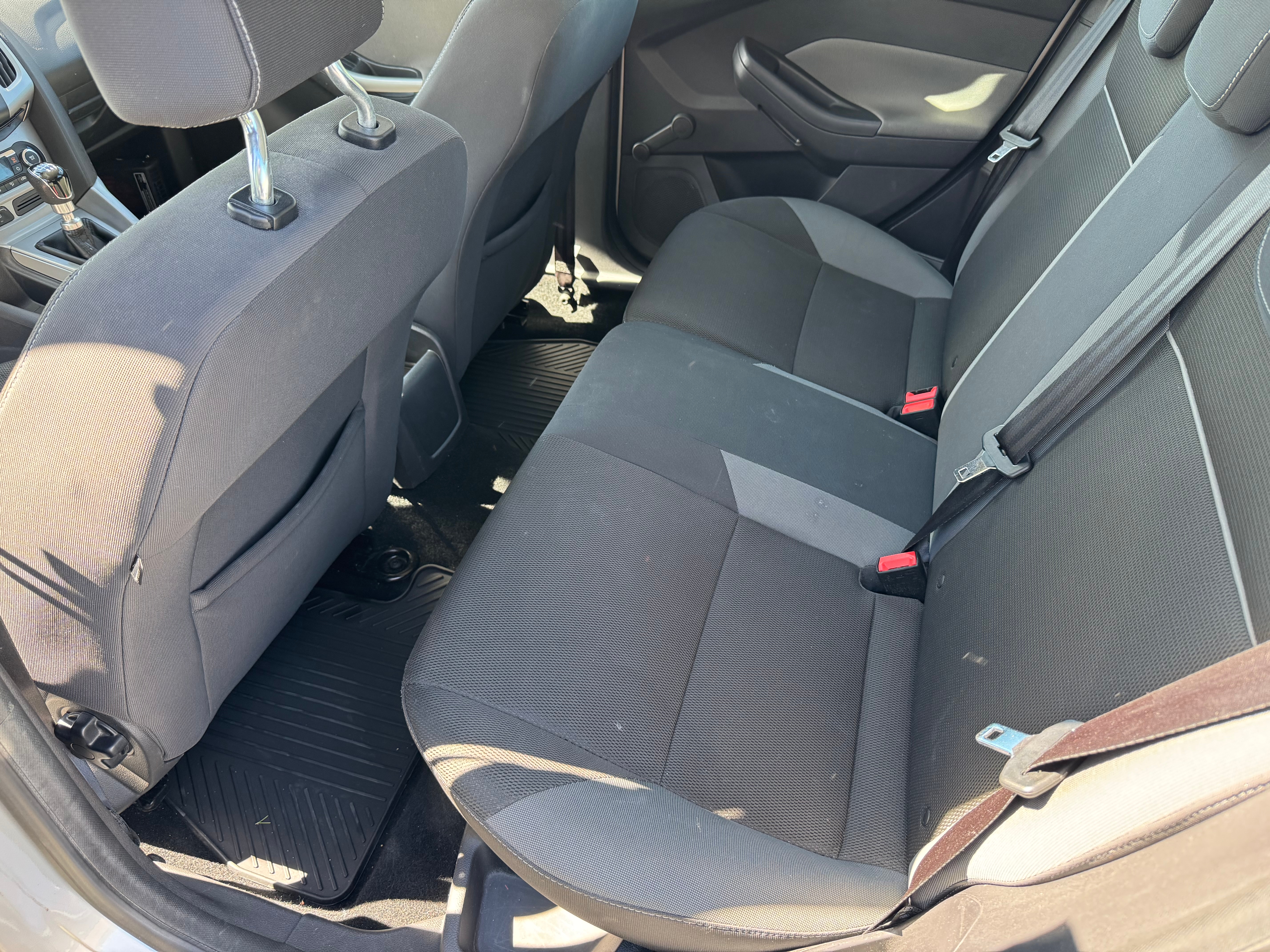 Ford Focus Kombi 1.6 TDCi Manuell 2013, bild 7/8
