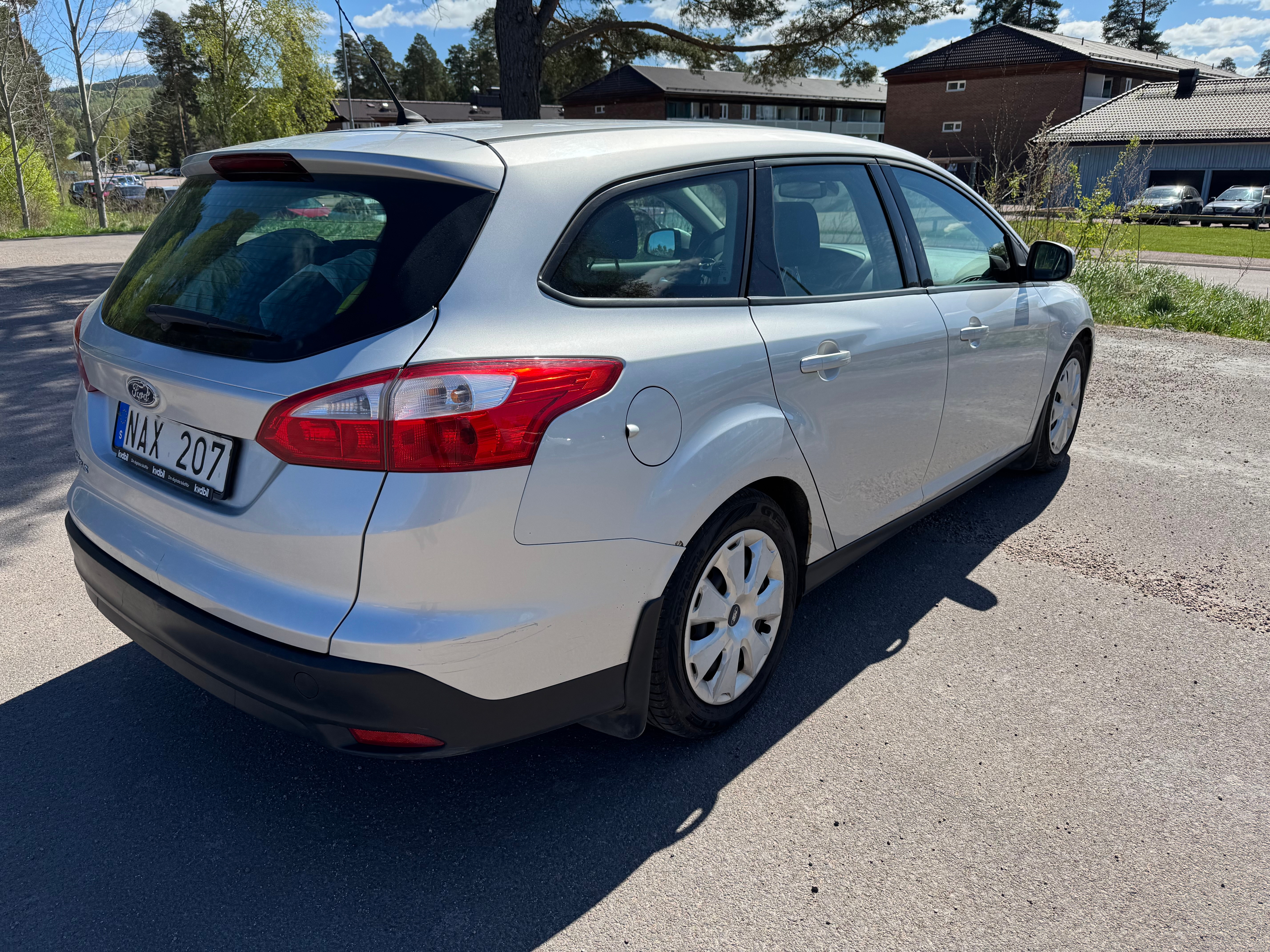 Ford Focus Kombi 1.6 TDCi Manuell 2013, bild 2/8