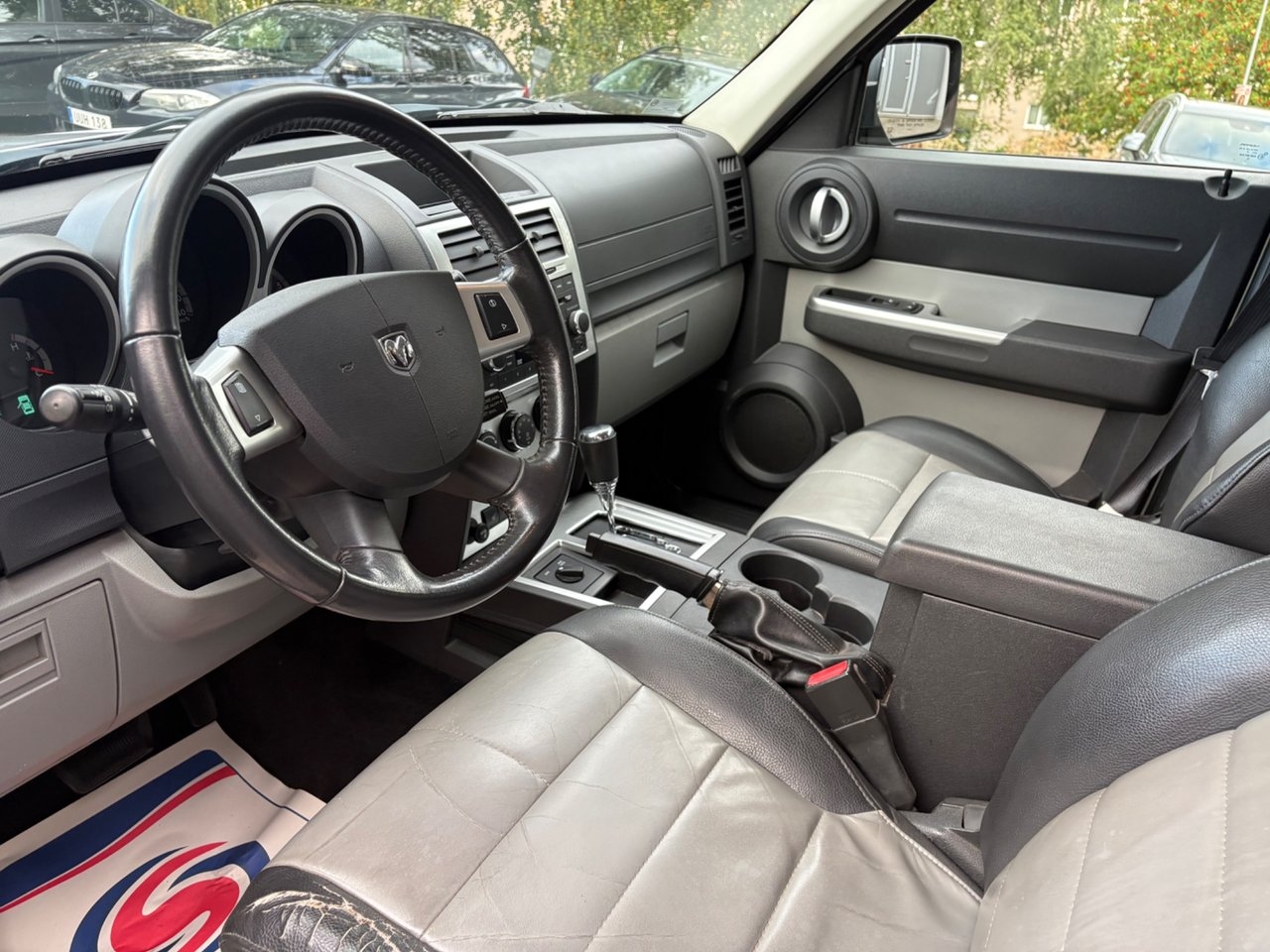 Dodge Nitro 2008, kuva 4/10