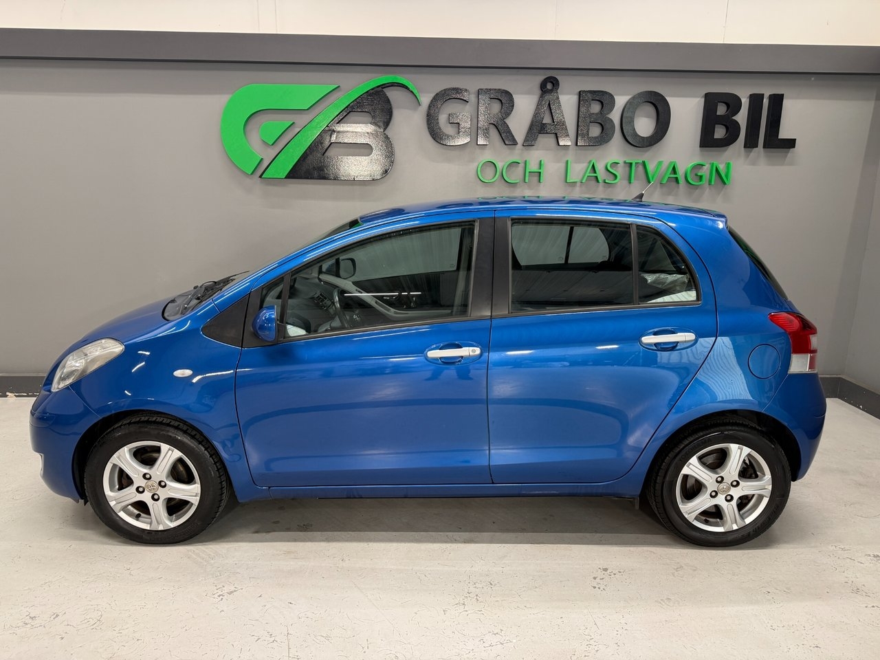 Toyota Yaris 5-dörrar 1.33 Dual VVT-i 2011, bild 2/10