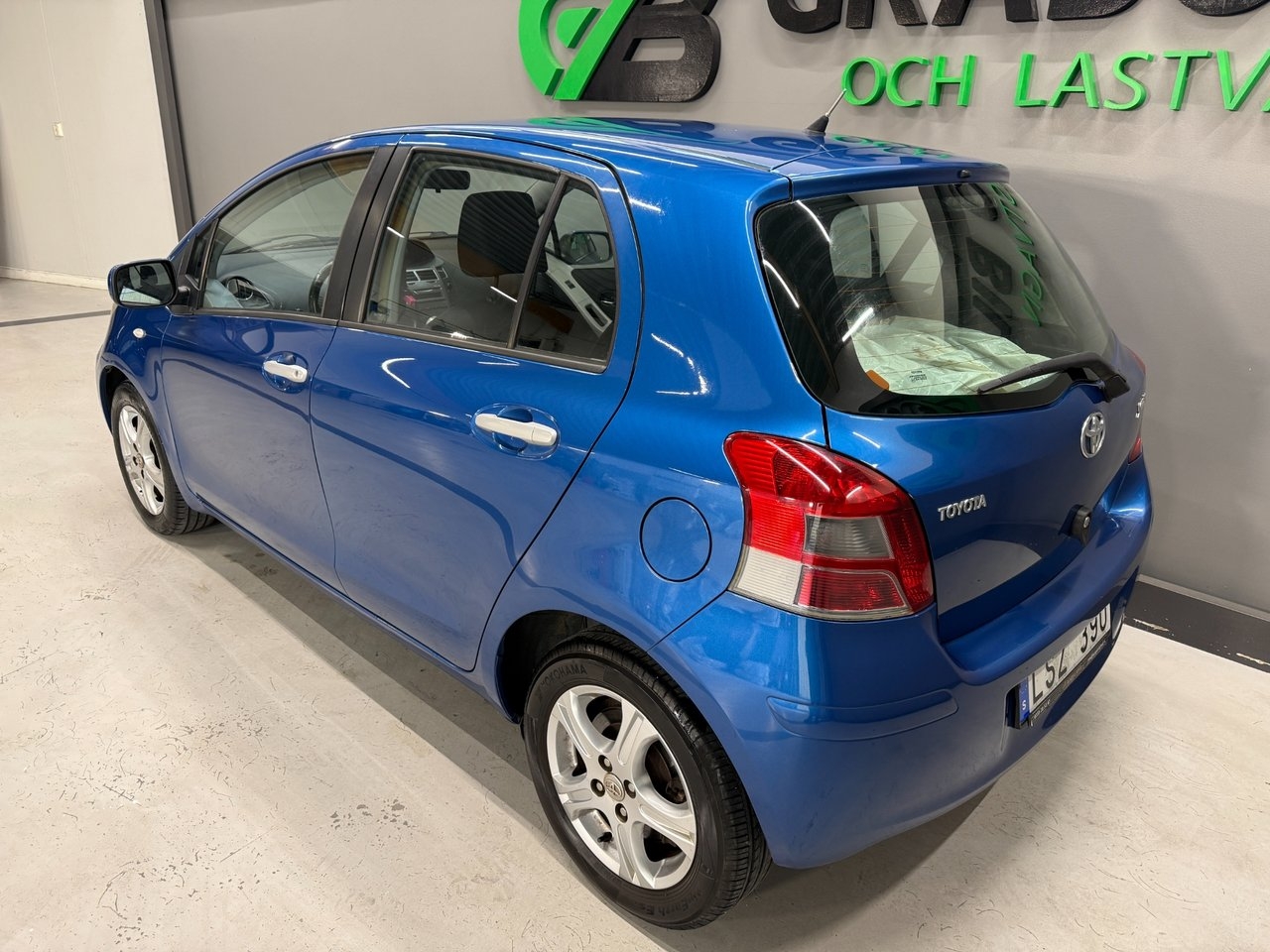Toyota Yaris 5-dörrar 1.33 Dual VVT-i 2011, bild 3/10