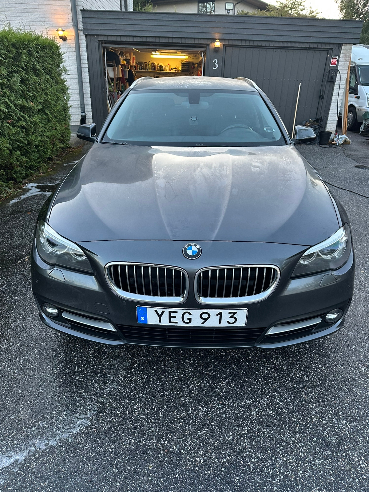 BMW 520 d xDrive Touring Steptronic 2016, bild 2/10