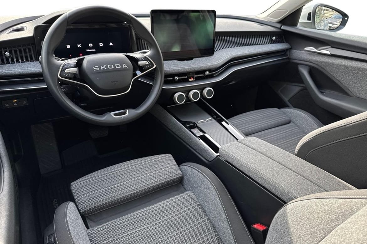 Skoda Superb 2025, bild 3/10