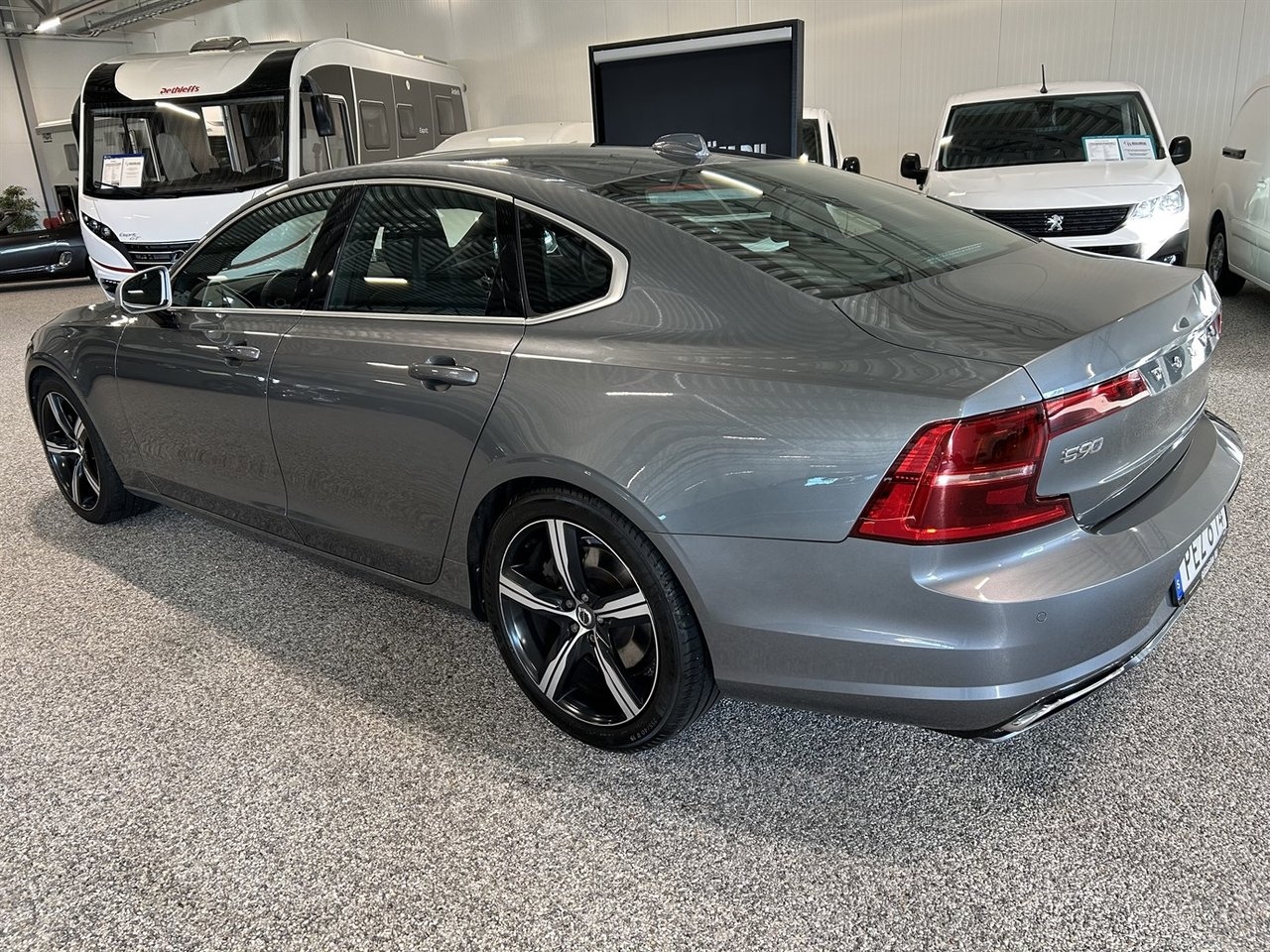 Volvo S90 T5 254hk R-Design /OBS 2017, kuva 2/10