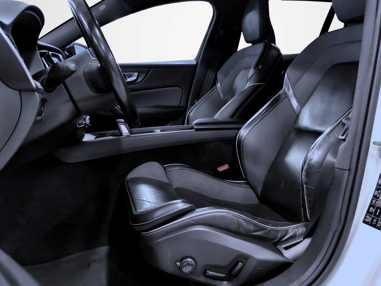 Volvo V60 B4 Geartronic R-Design 2021, bild 6/10