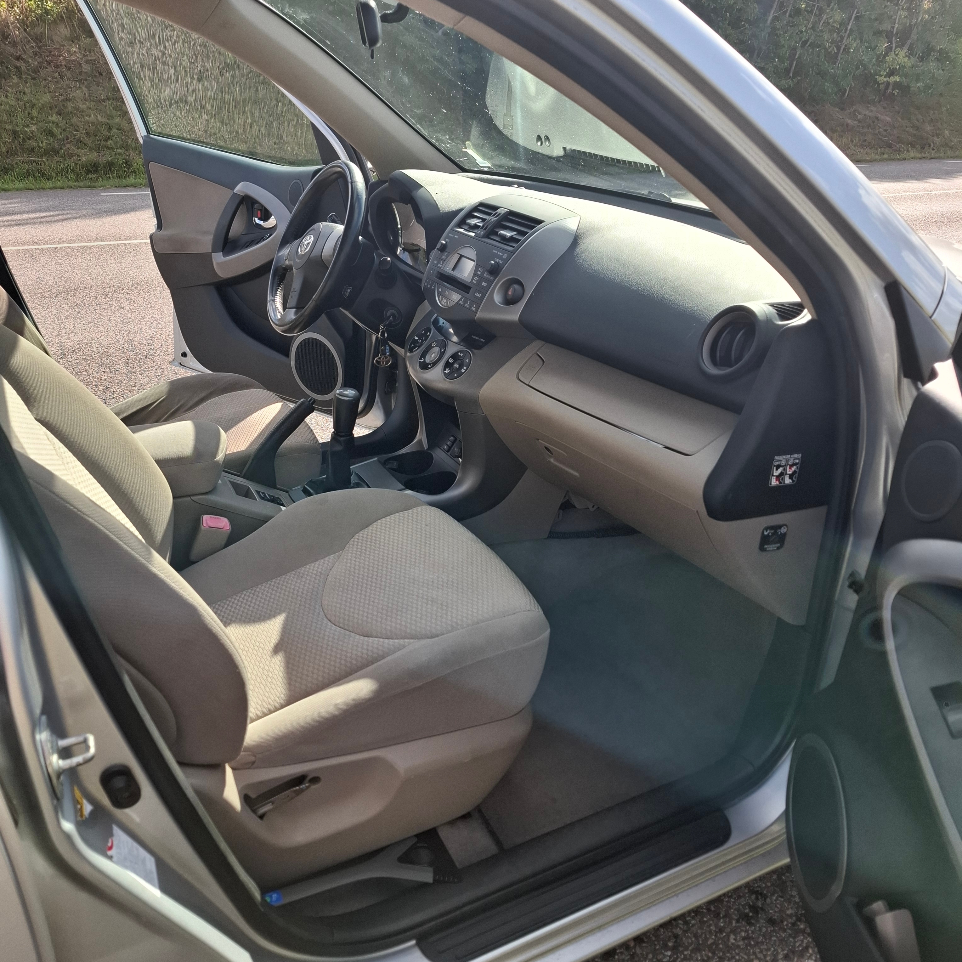 Toyota RAV4 2.0 VVT-i 4x4 Manuell 2006, bild 3/4