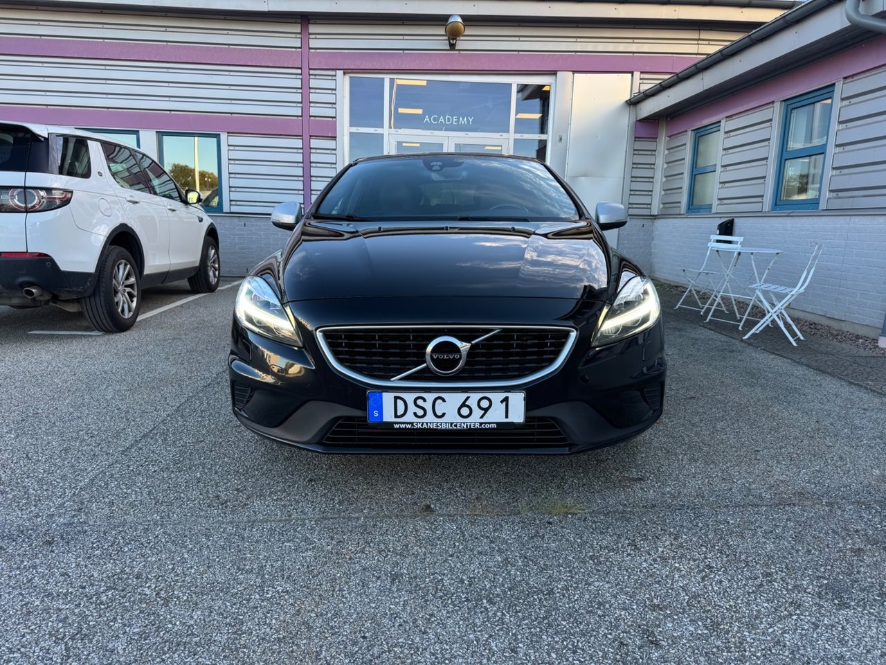 Volvo V40 T4 190hk R-Design 2018, bild 2/10