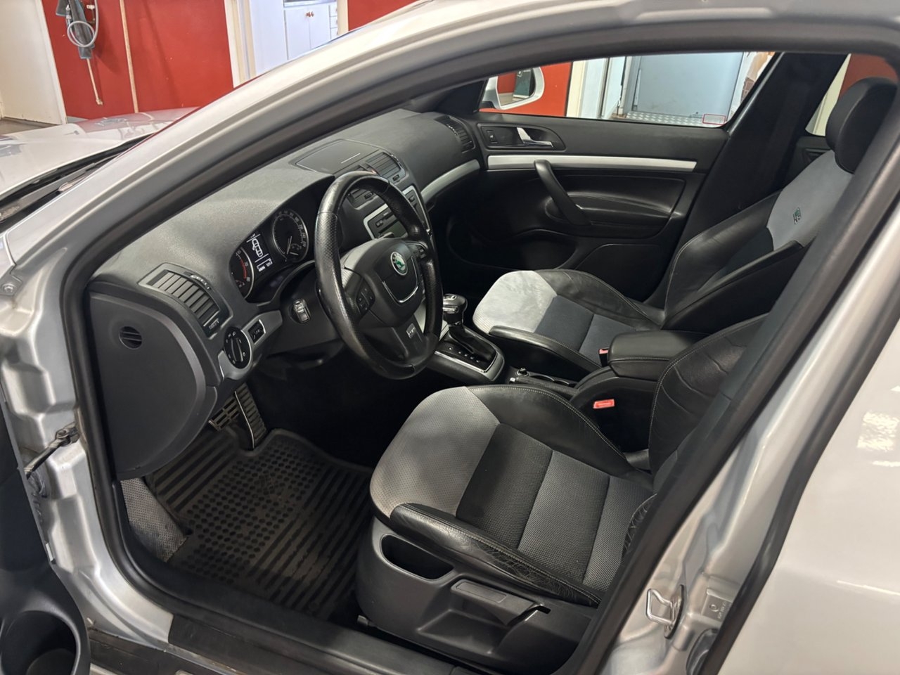 Skoda Octavia RS 2.0 TSI RS Euro 5 2010, bild 5/8