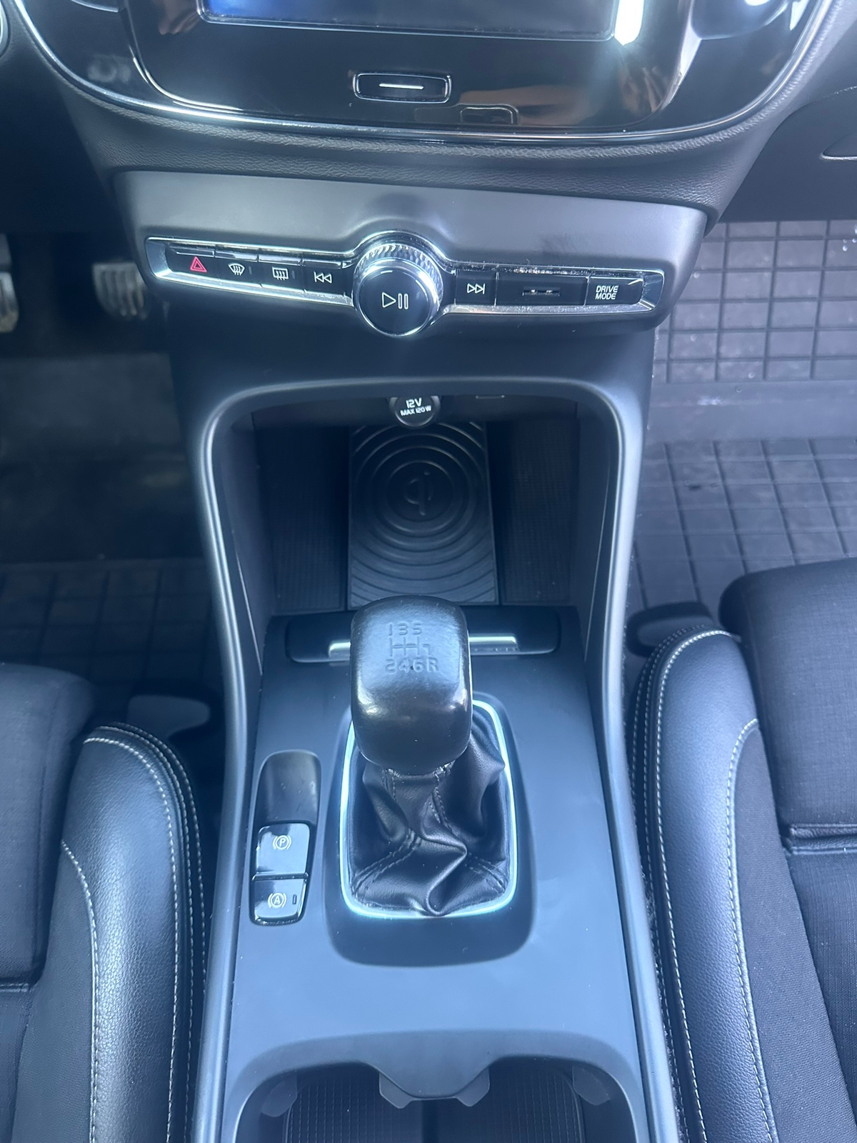 Volvo XC40 D3 Manuell 2019, bild 7/8