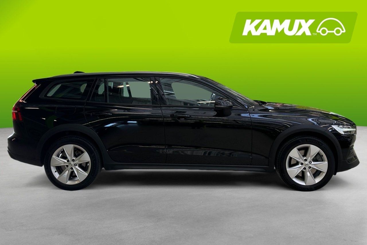 Volvo V60 Cross Country 2020, photo 2/26