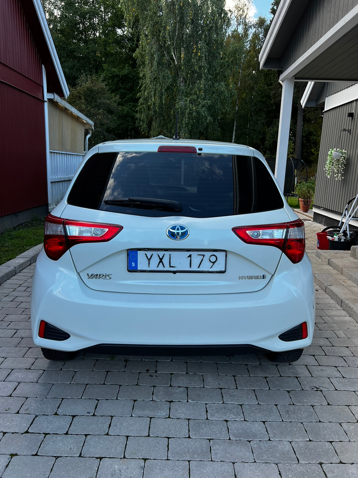 Toyota Yaris Hybrid e-CVT 2018, bild 3/5