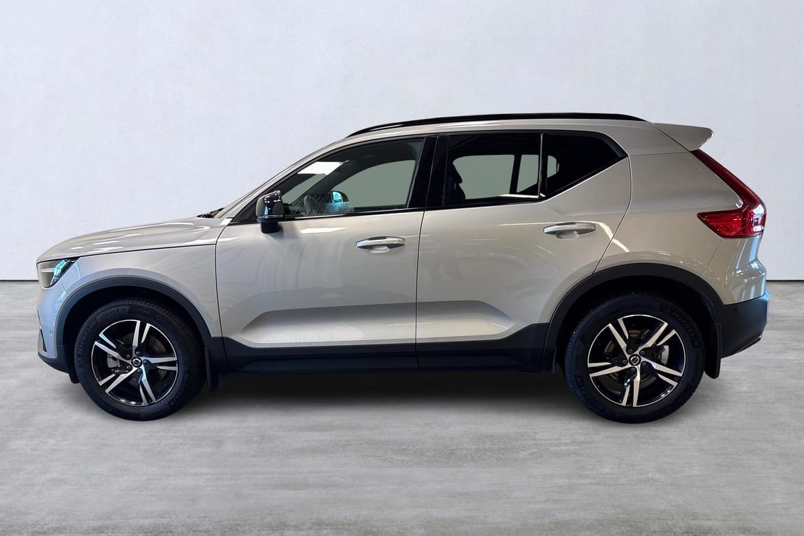 Volvo XC40 B3 FWD Bensin Plus Dark 2025, bild 2/10
