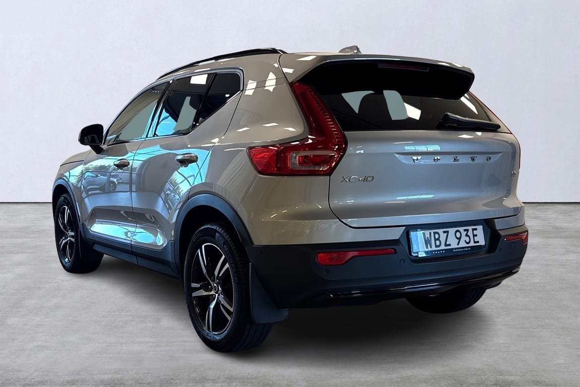 Volvo XC40 B3 FWD Bensin Plus Dark 2025, bild 4/10