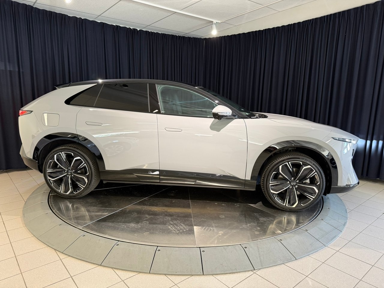 Mazda CX-6e 78 kWh TAKUMI 2026, bild 7/10
