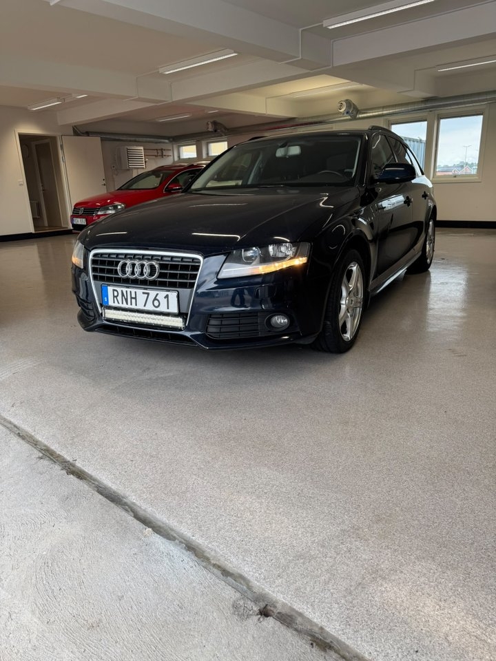 Audi A4 2011, bild 2/10