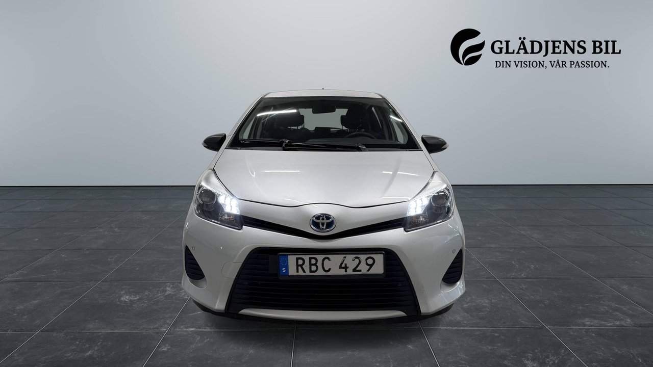 Toyota Yaris Hybrid e-CVT Life Automat 2014, kuva 2/10