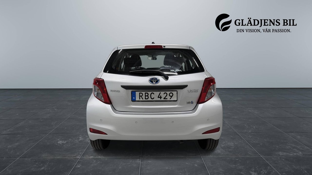 Toyota Yaris Hybrid e-CVT Life Automat 2014, kuva 6/10