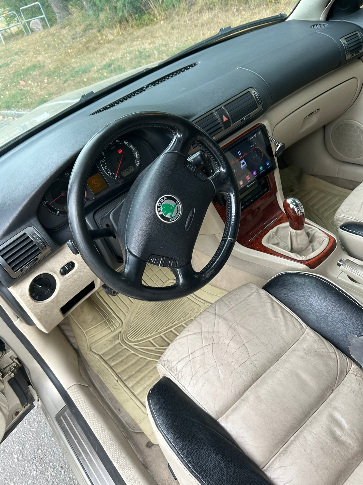 Skoda Superb 2.5 V6 TDI Manuel 2003, bild 3/5