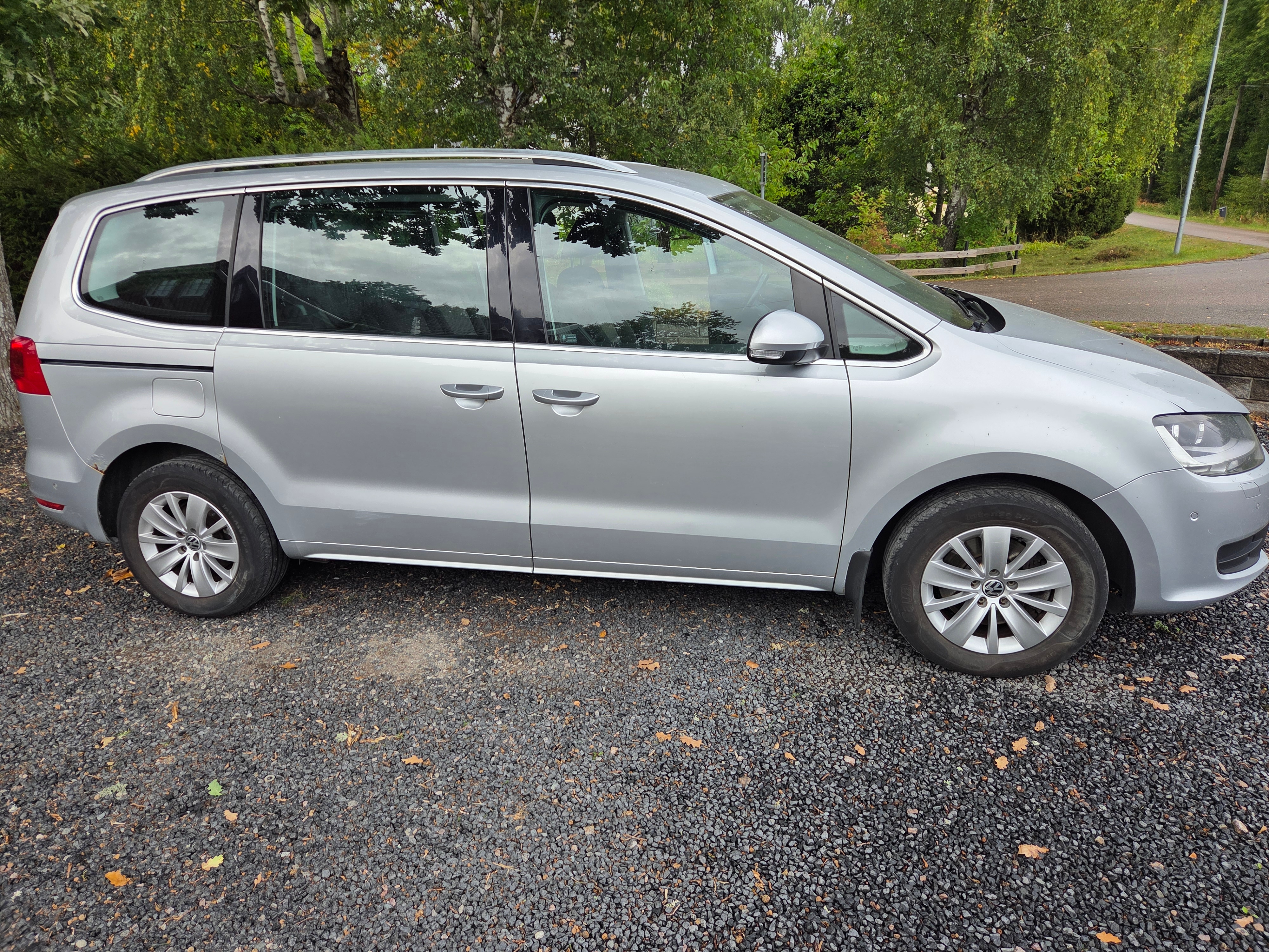 Volkswagen Sharan 2011, kuva 2/7