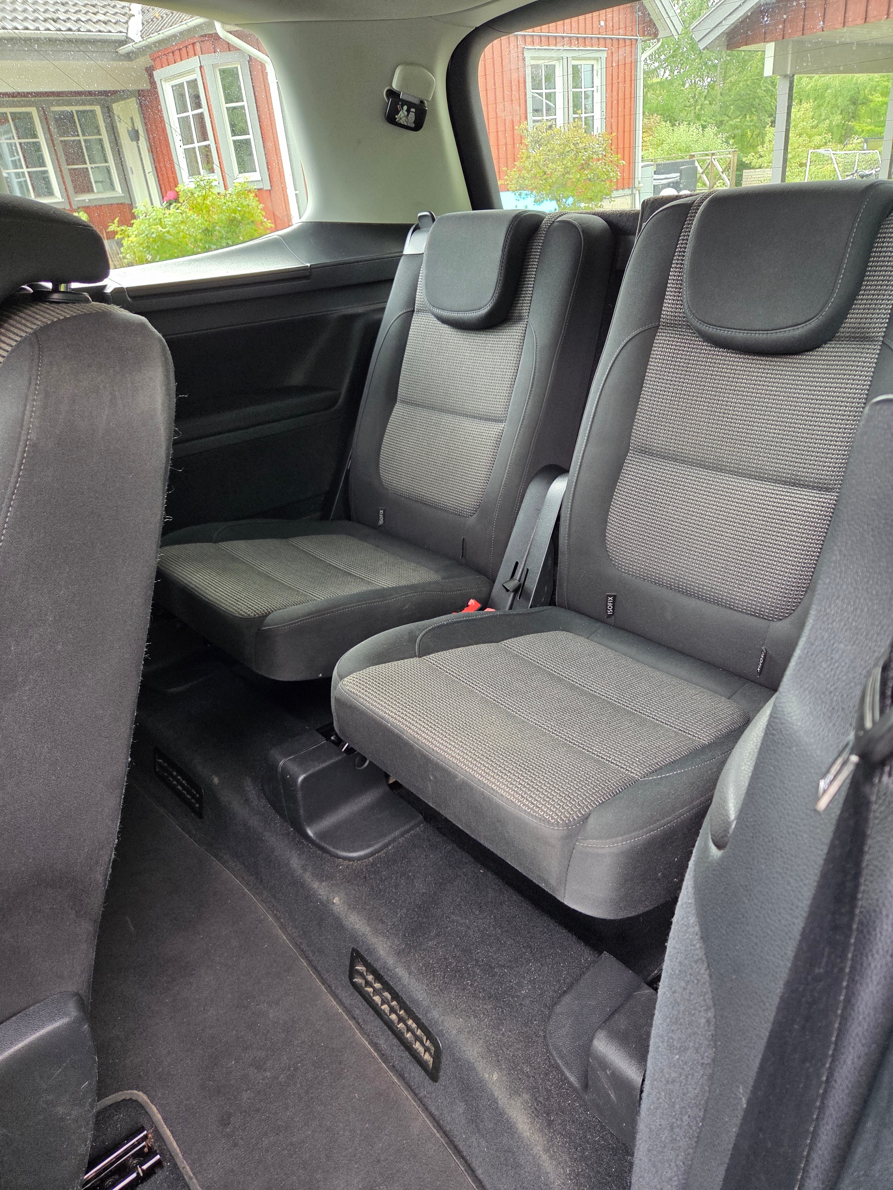 Volkswagen Sharan 2011, kuva 6/7