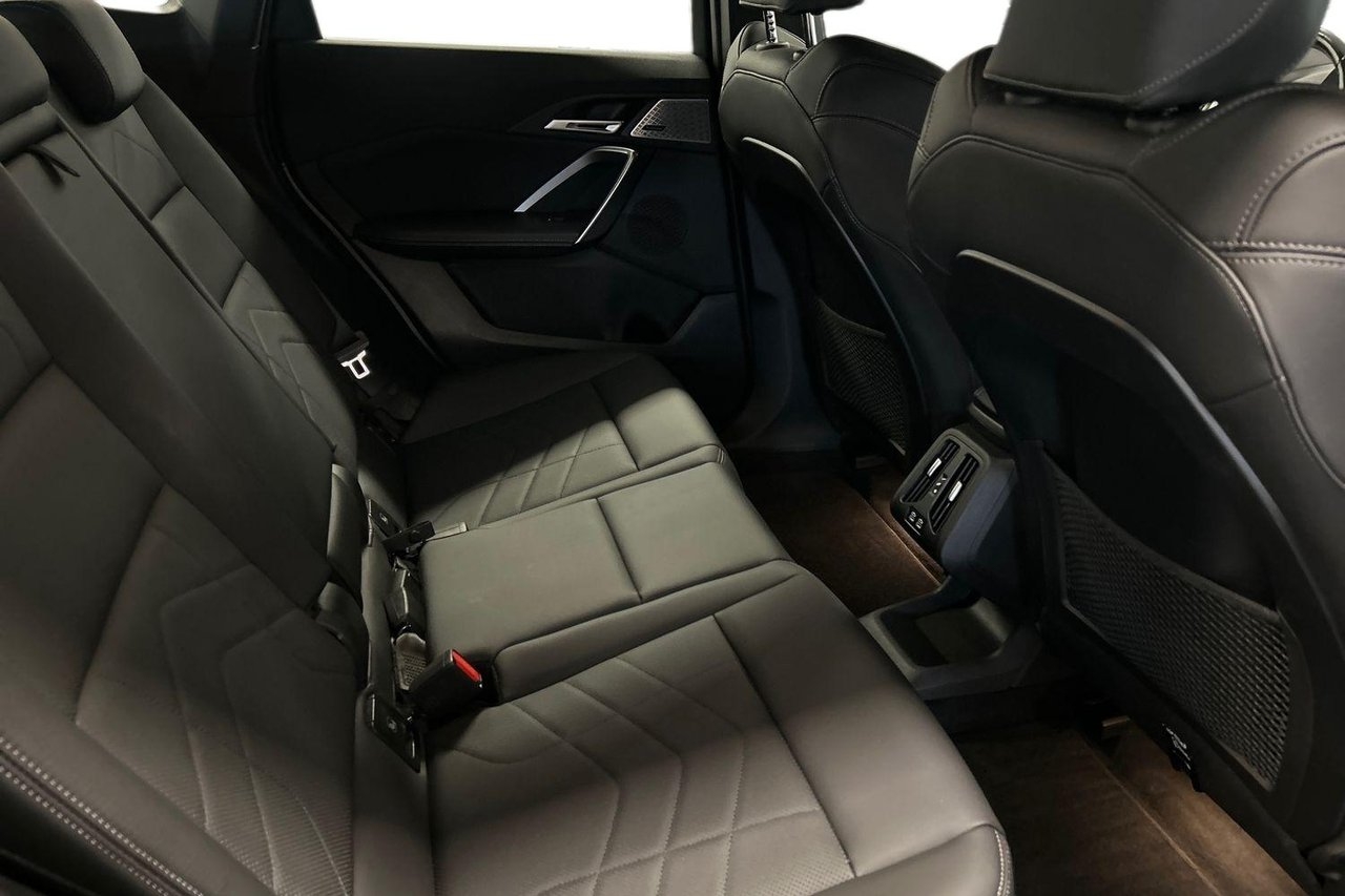 BMW iX1 xDrive 30 M-Sport 2024, bild 7/10