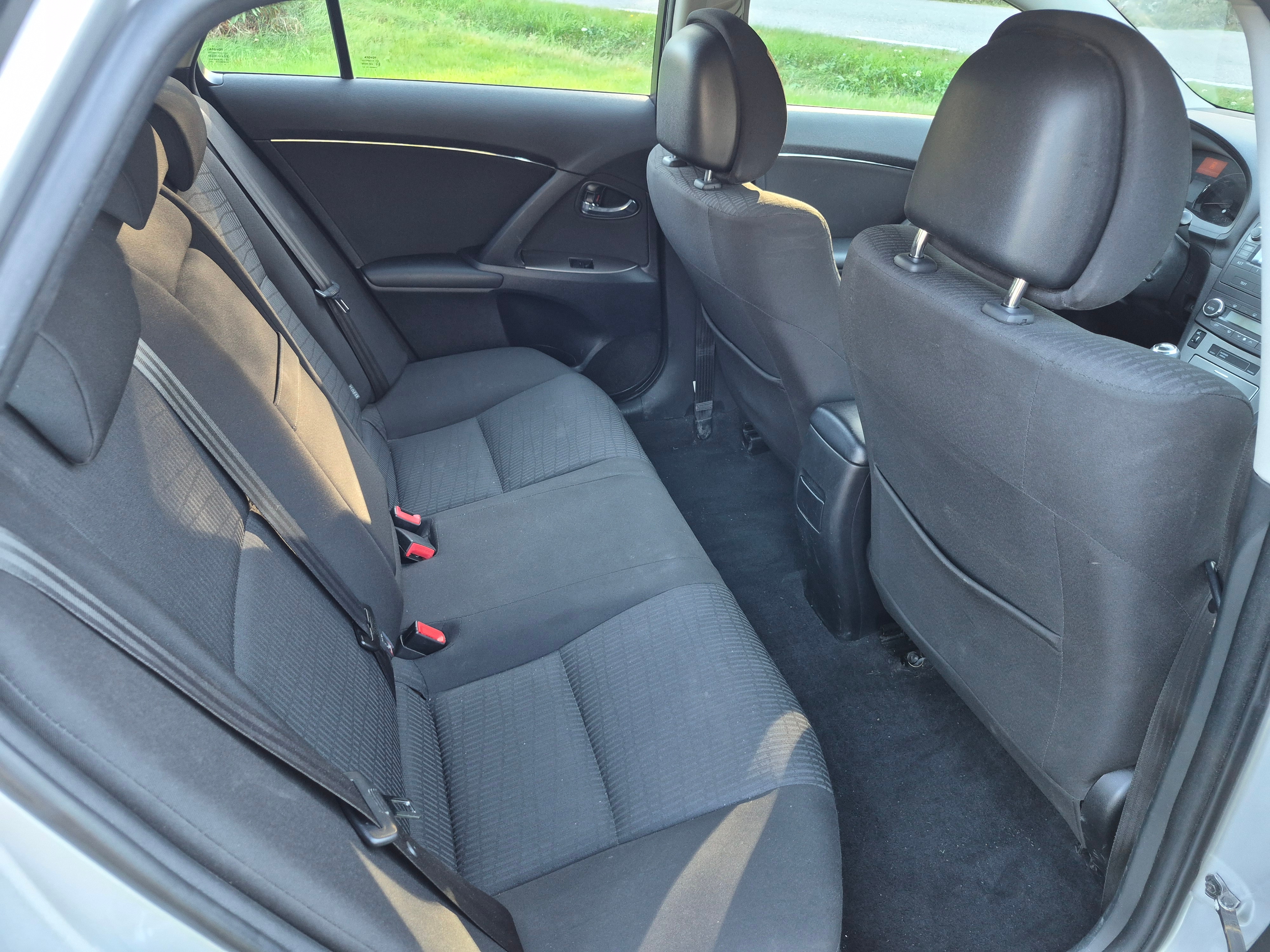 Toyota Avensis Kombi 2.0 Manuell 2010, bild 6/6