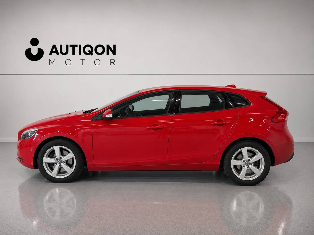 Volvo V40 D2 Geartronic Business Euro 6 2017, kuva 2/10