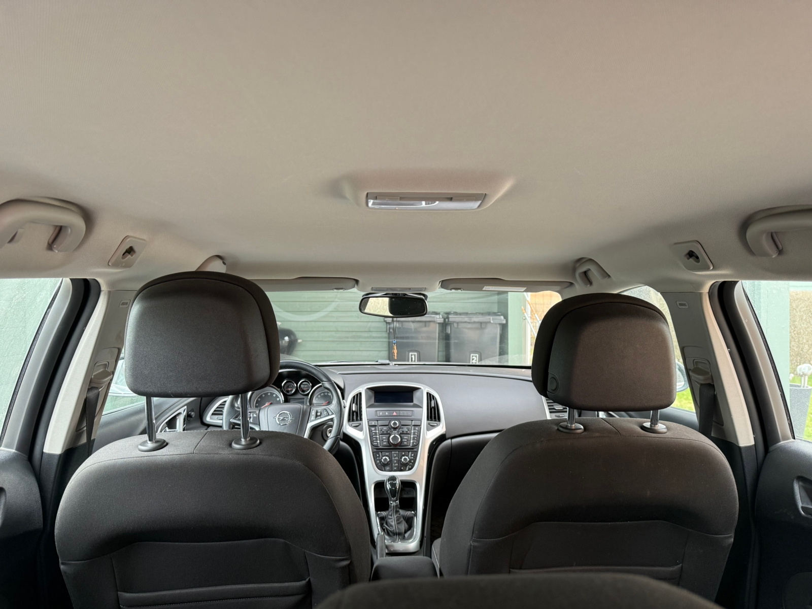 Opel Astra 2012, photo 7/9