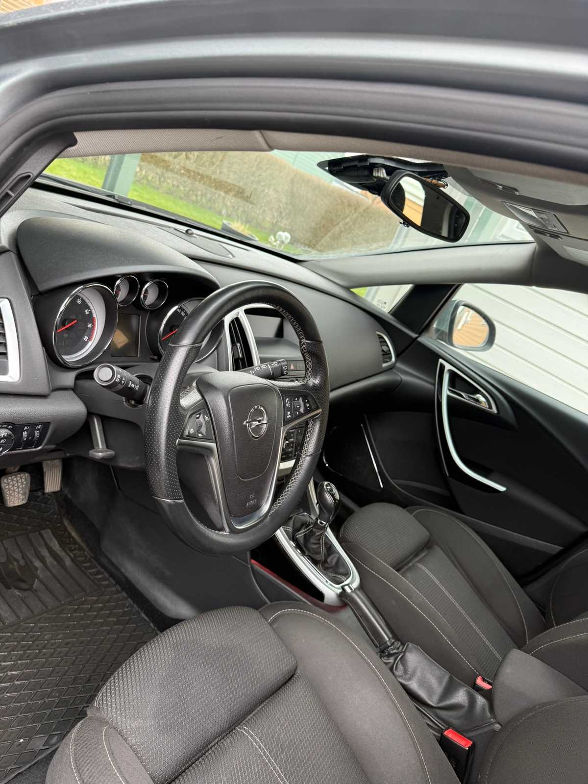 Opel Astra 2012, photo 3/9
