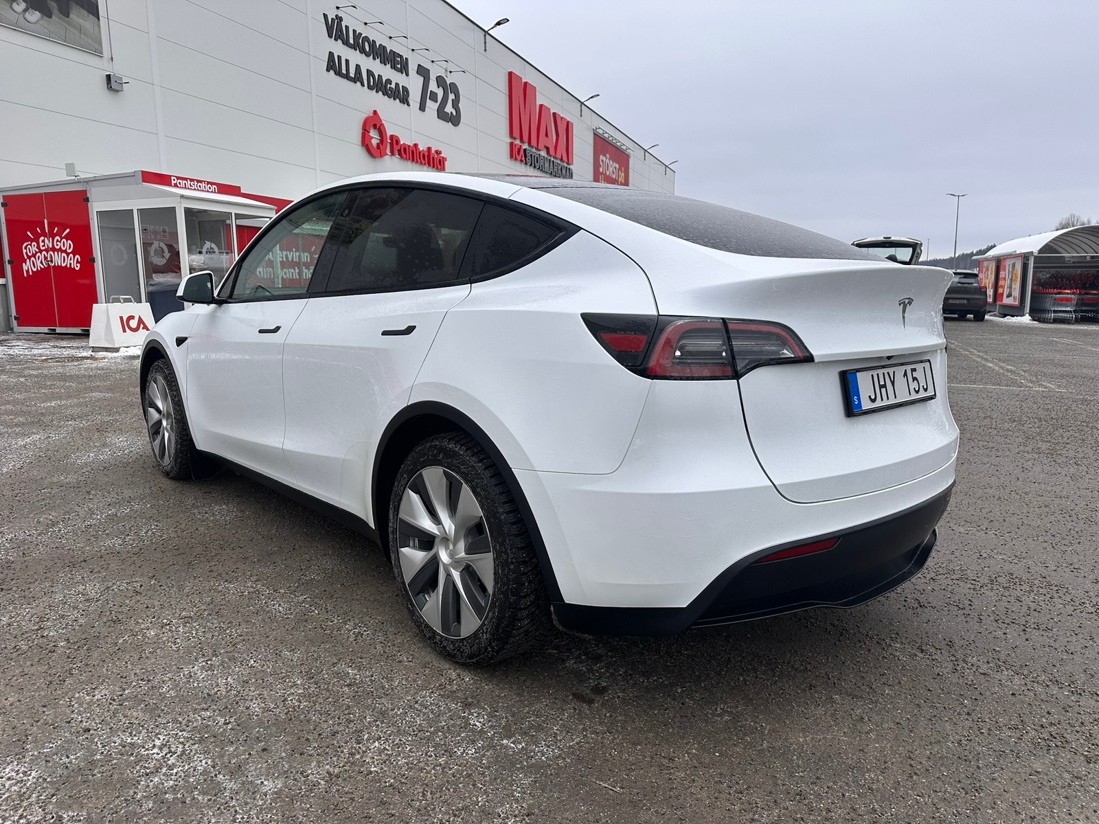 Tesla Model Y Standard Range RWD 2023, bild 8/8