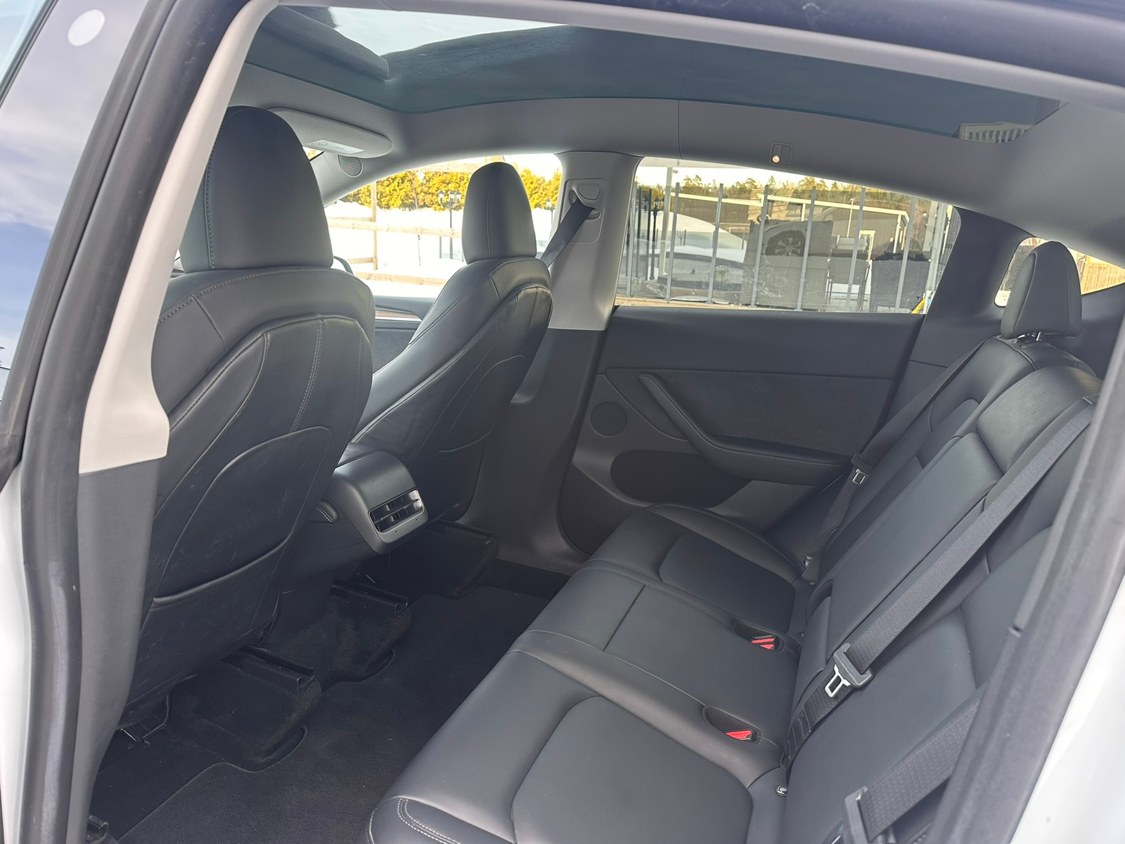 Tesla Model Y Standard Range RWD 2023, bild 4/8