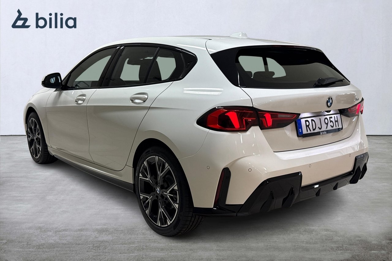 BMW 120 2026, photo 2/10