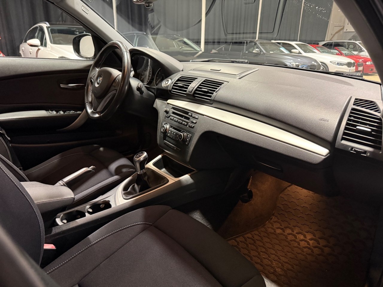 BMW 118 2010, bild 6/9