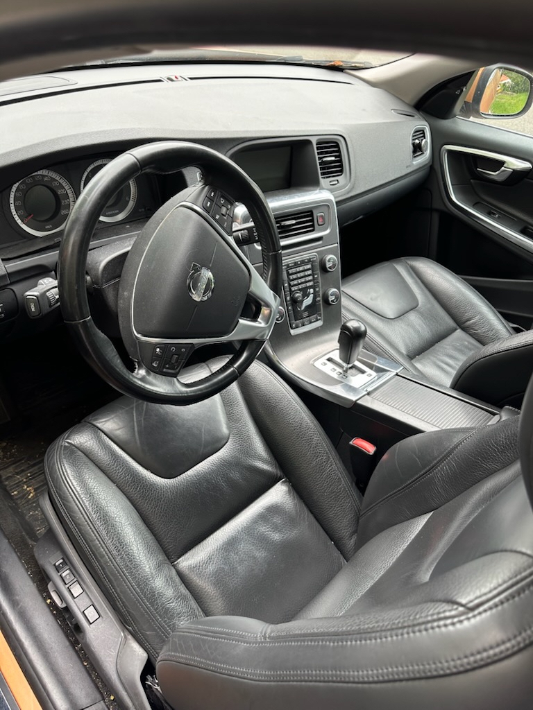Volvo V60 D5 Geartronic 2011, photo 2/5