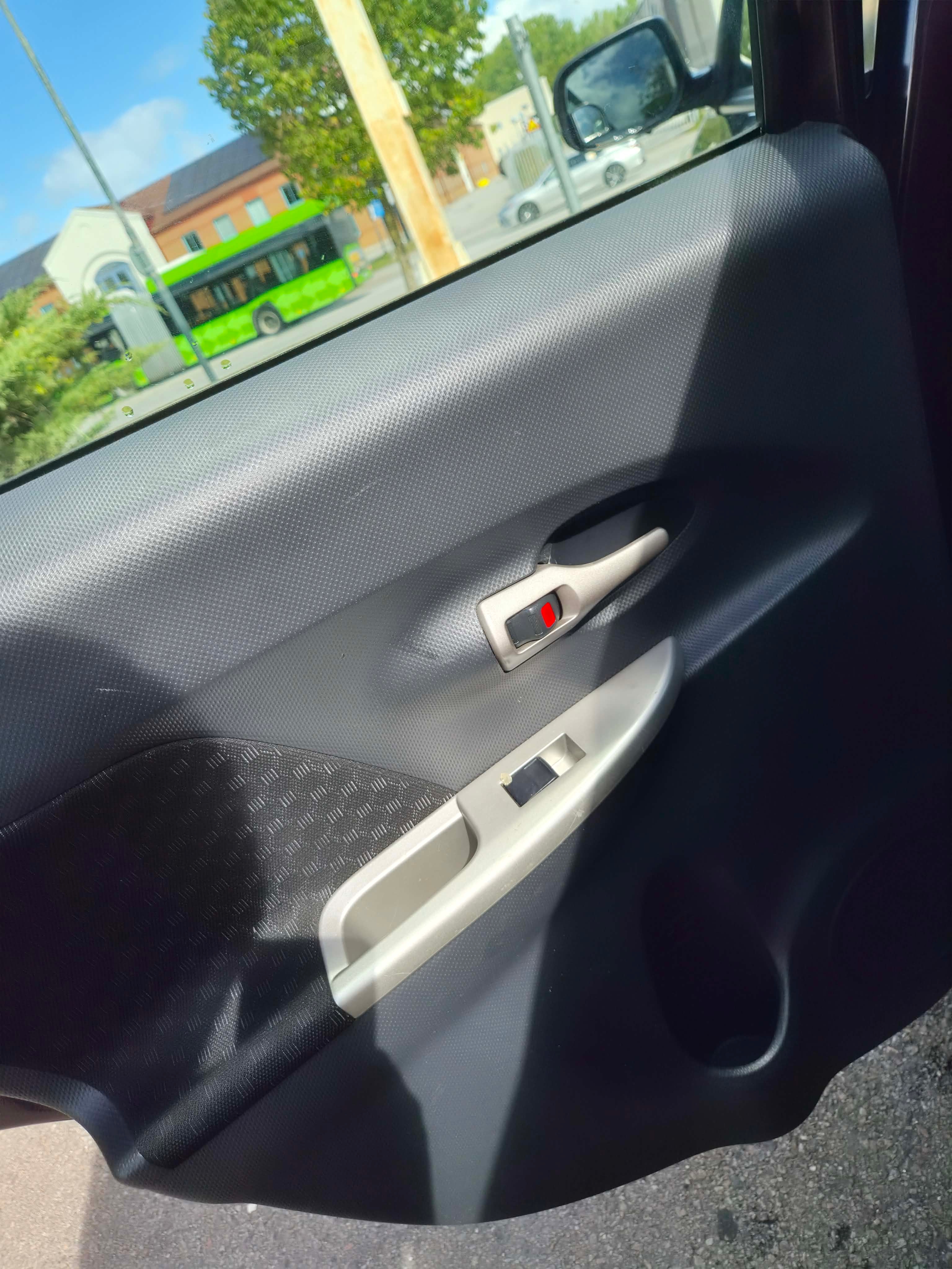 Toyota Urban Cruiser 2009, kuva 7/10