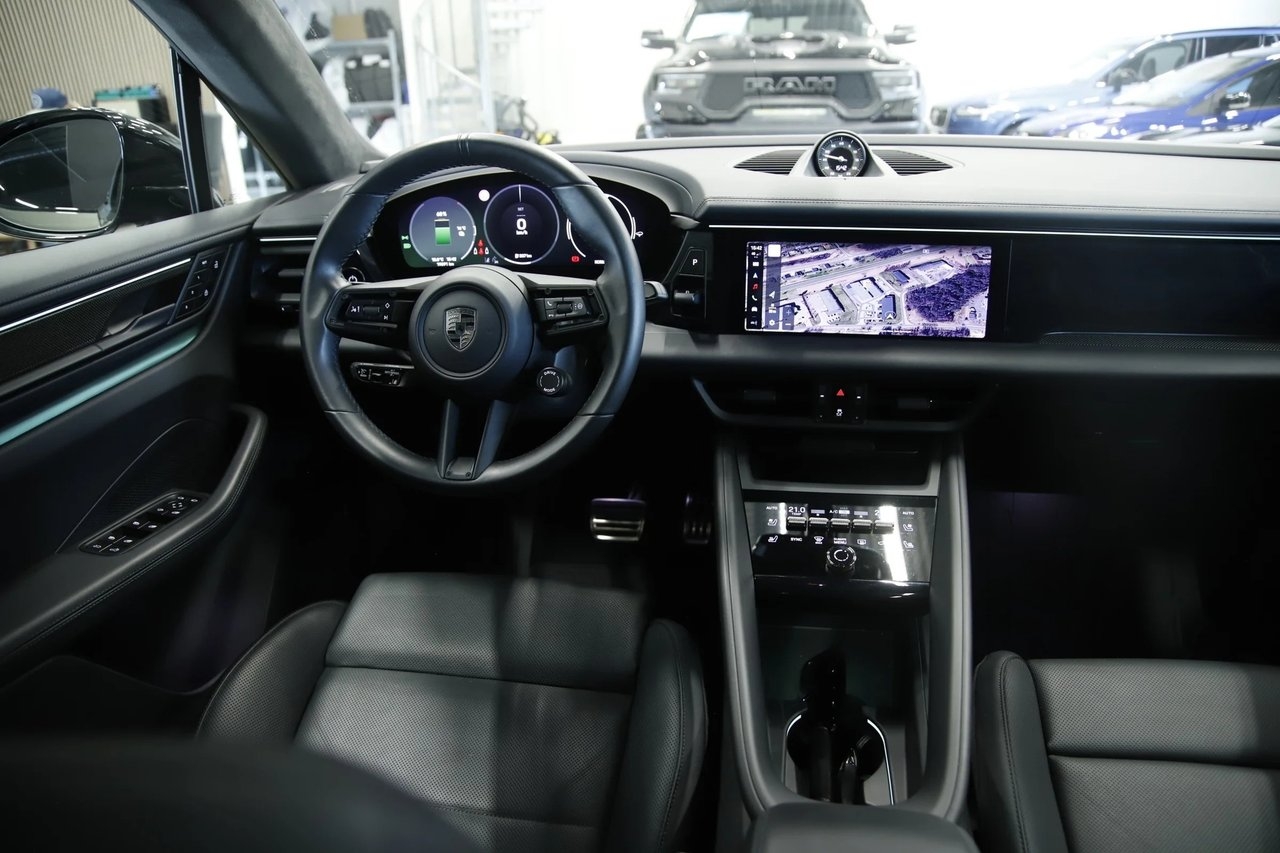 Porsche Macan Turbo Electric 2025, bild 6/10