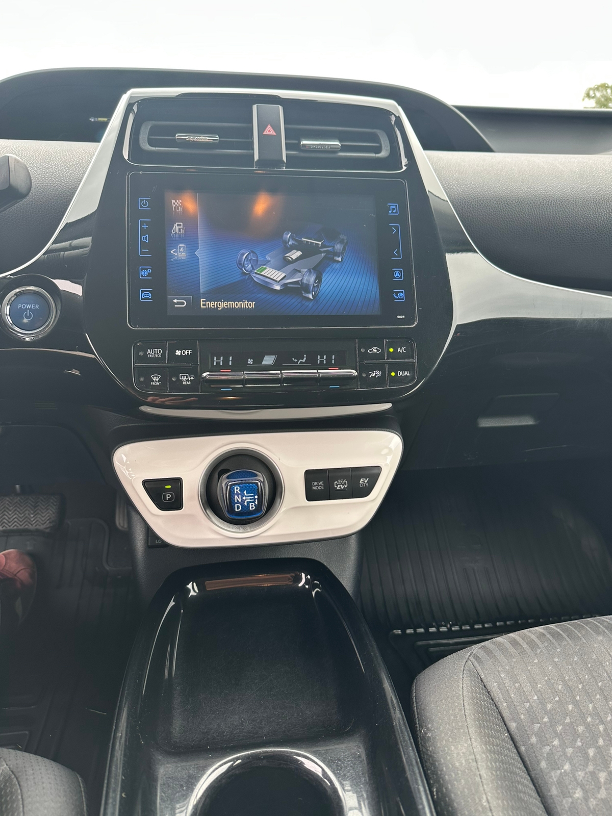 Toyota Prius Plug-in Hybrid 2018, kuva 7/9