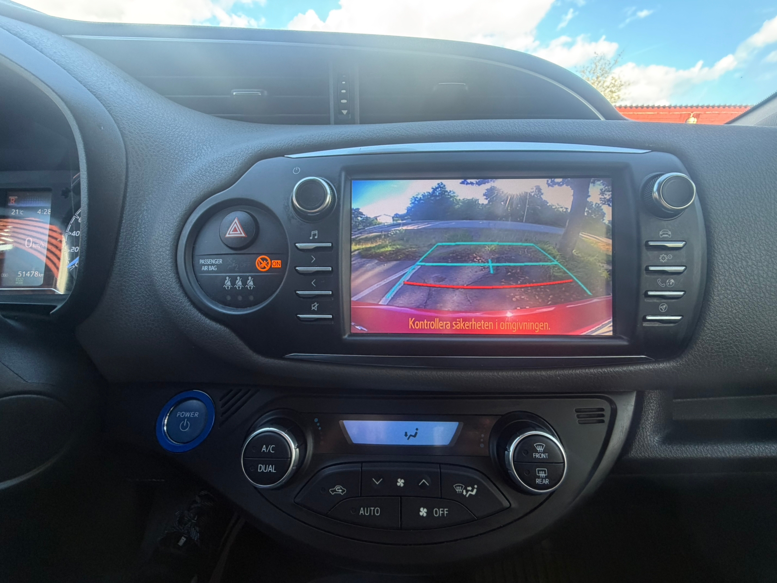 Toyota Yaris Hybrid e-CVT 2018, bild 6/9