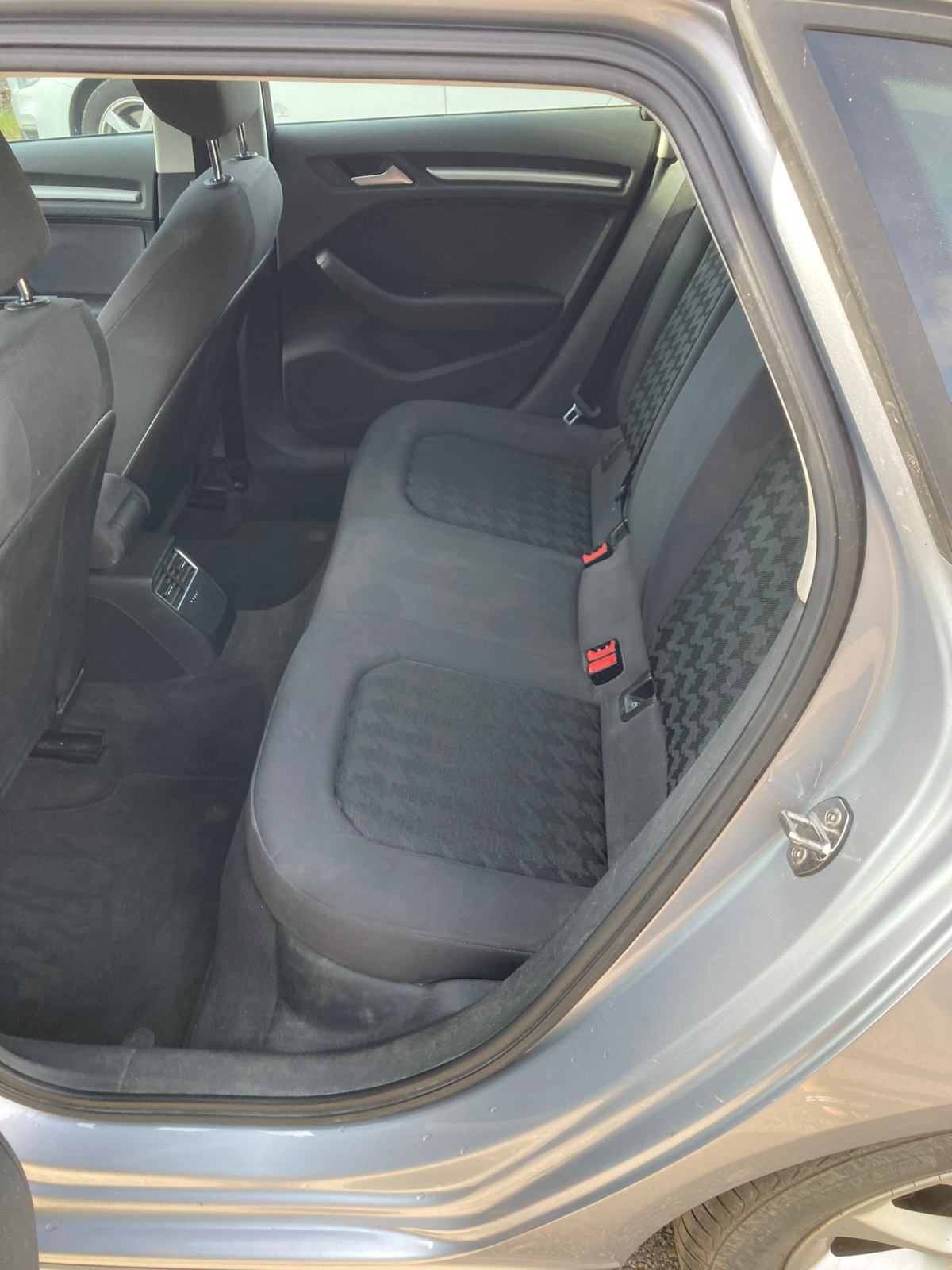 Audi A3 Sportback 1.6 TDI ultra Manuell 2015, bild 4/5
