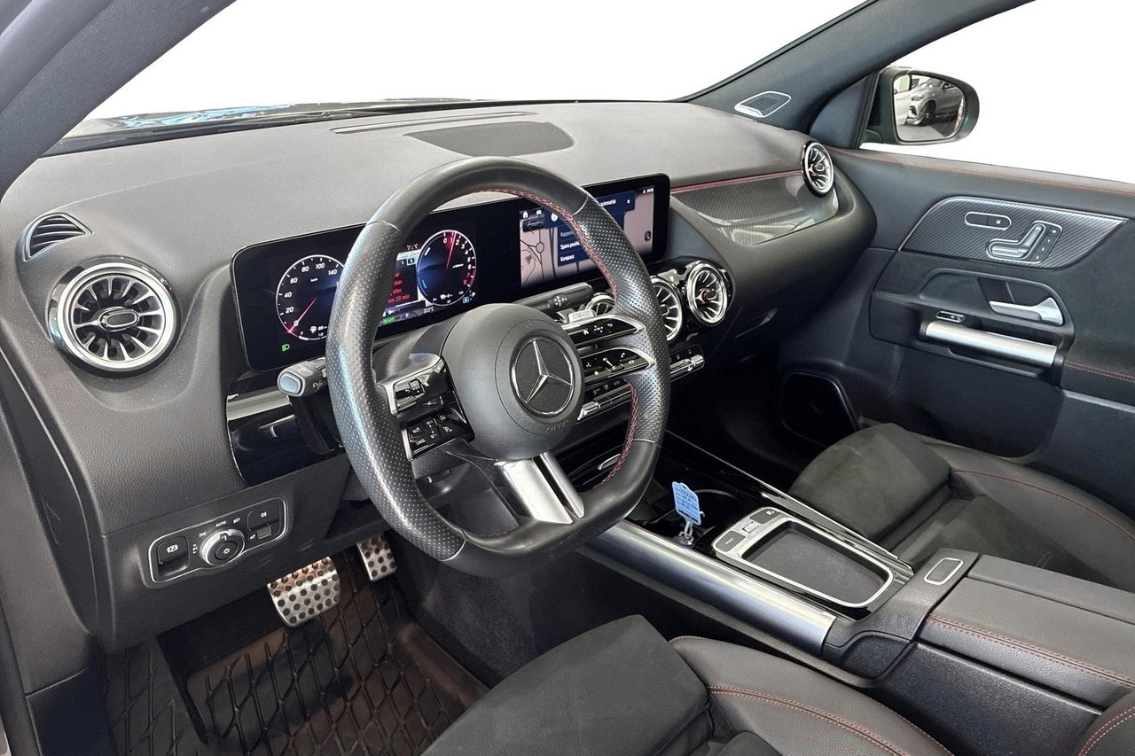 Mercedes-Benz GLA 2024, photo 6/12