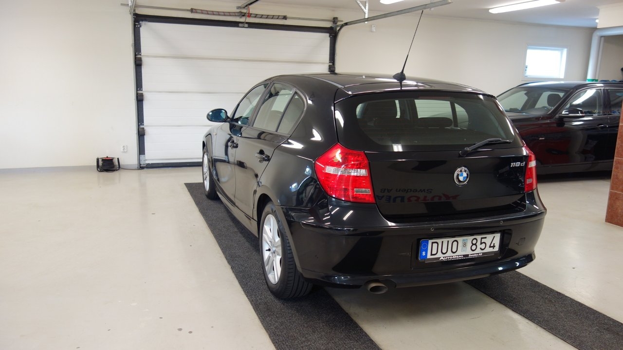 BMW 118 2009, photo 6/10