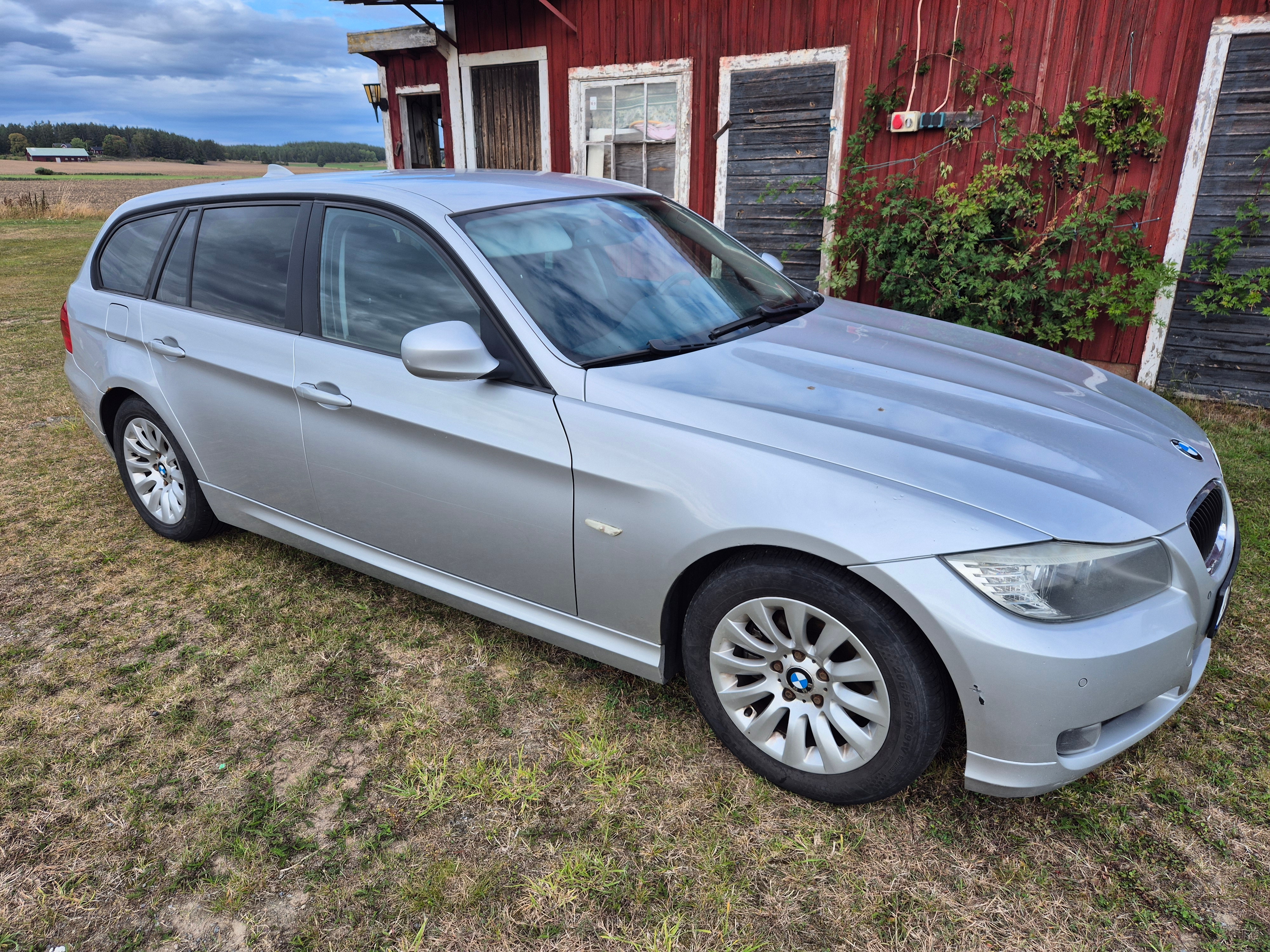 BMW 320 d Touring Manuell 2009, photo 2/9