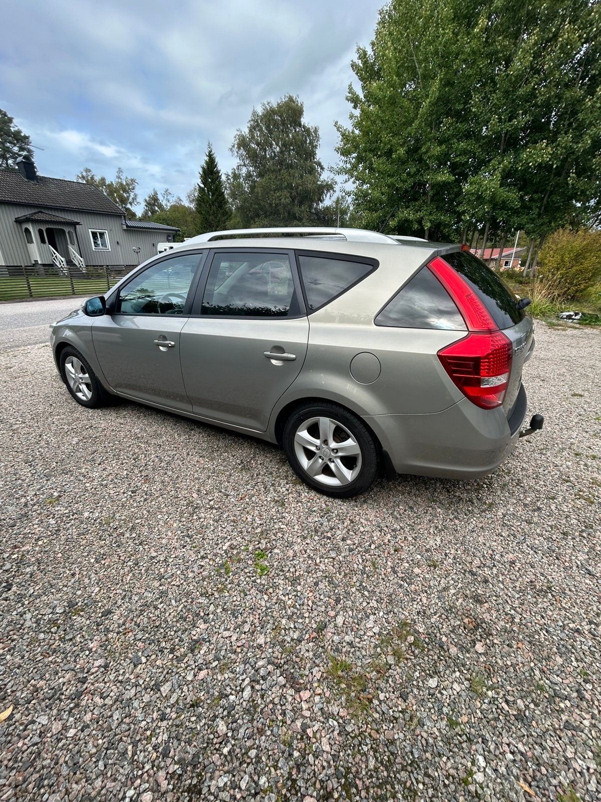 Kia Ceed _sw 1.6 CRDi Manuell 2012, bild 4/6