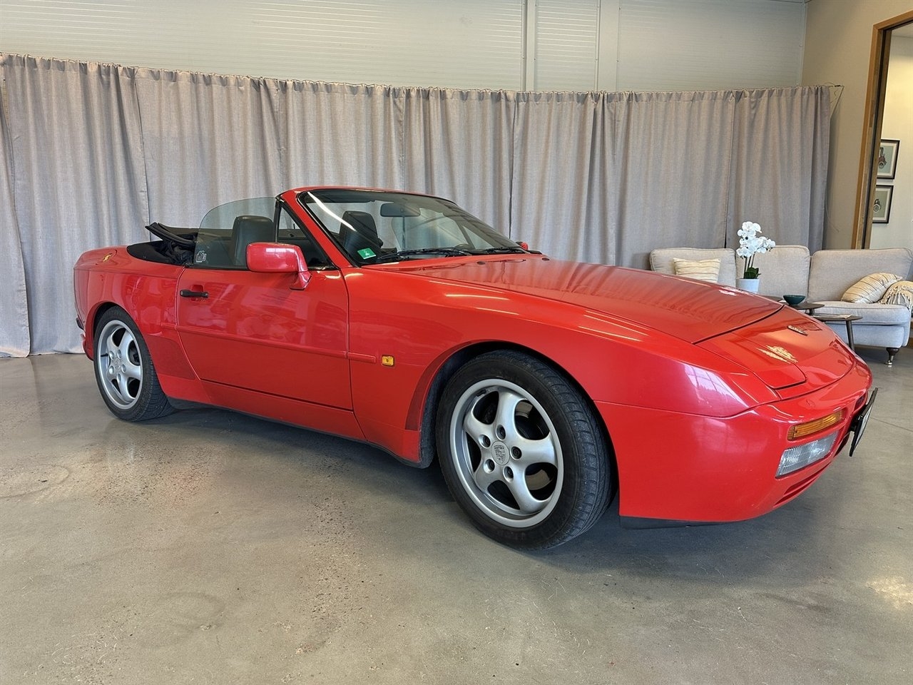 Porsche 944