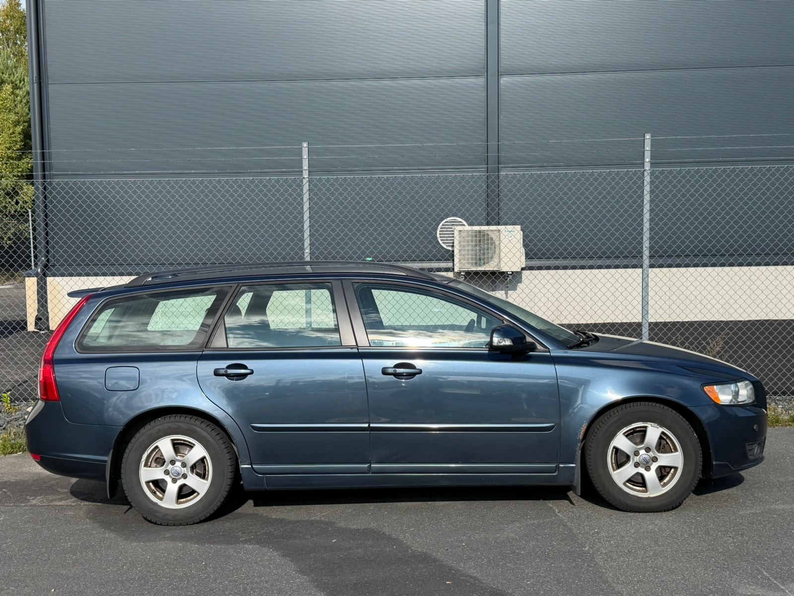 Volvo V50 2010, photo 2/10