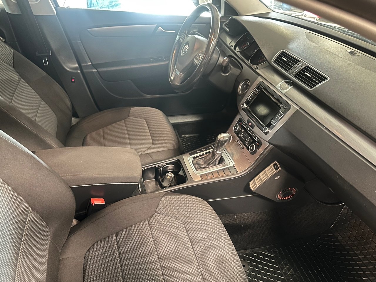 Volkswagen Passat 2011, bild 7/10